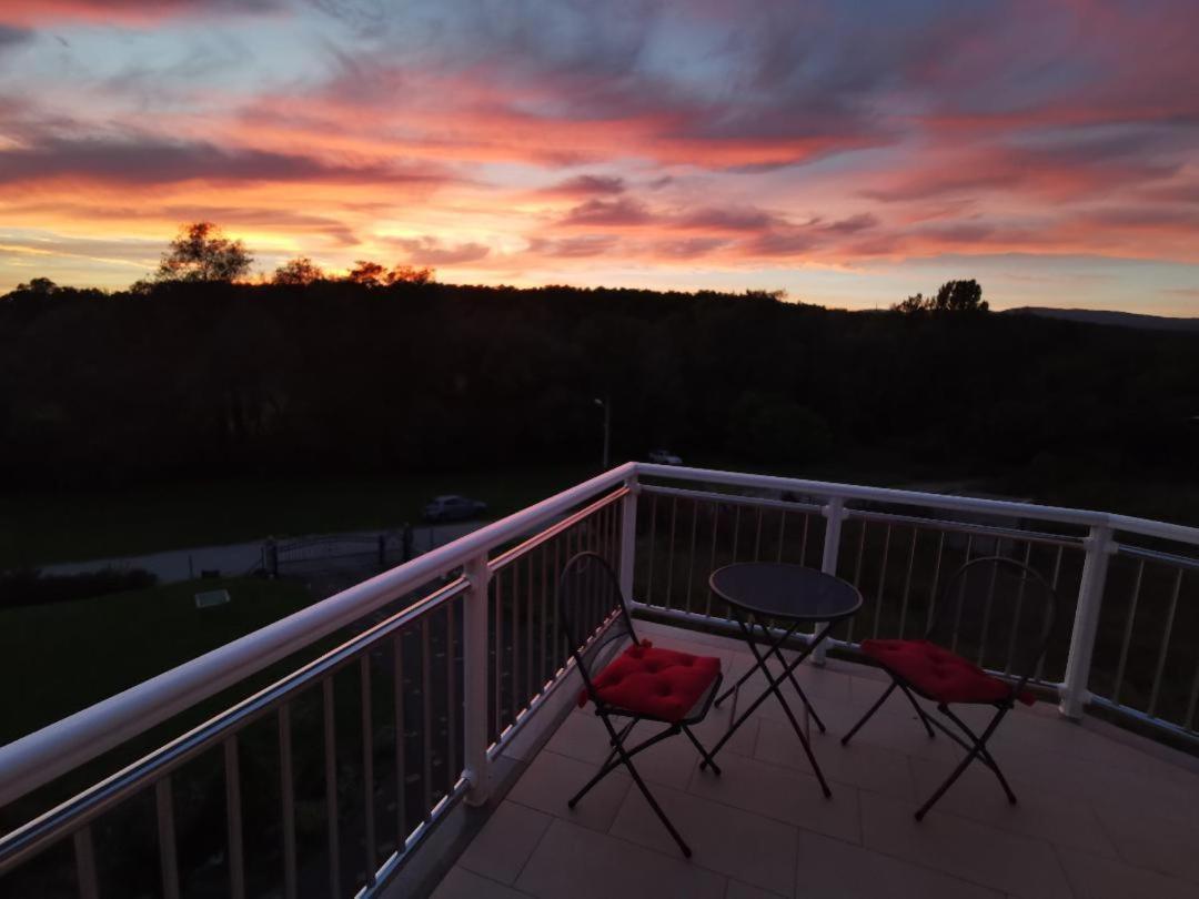 Astarea - Luxe Penthouse In Nature - Jacuzzi - Free Private Parking - Terrace & Balcony - Peace Zagreb Dış mekan fotoğraf